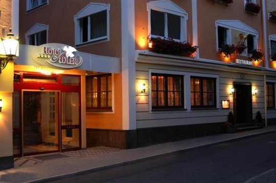 Voorzijde Hotel Adler in Ehingen