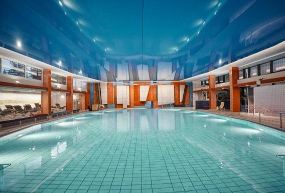 Hotel Nouri zwembad
