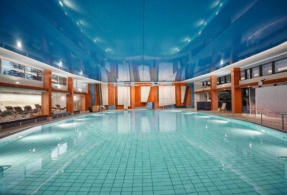 Hotel Nouri zwembad
