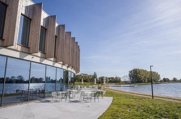 Hotel Domein Polderwind in Zuienkerken fietsvakantie Belgie terras