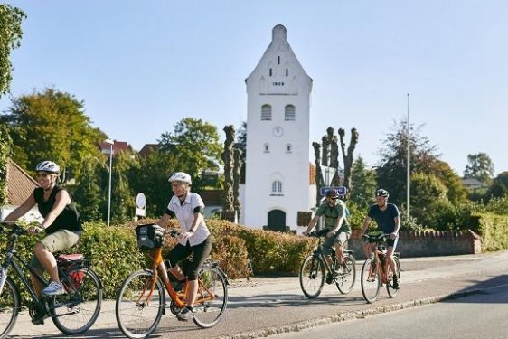 Denemarken fietsers met kerk