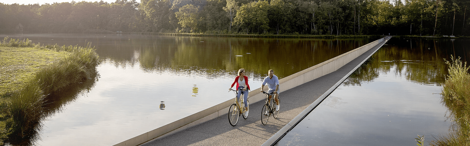 Fietsen door het water Fietsen door het water
