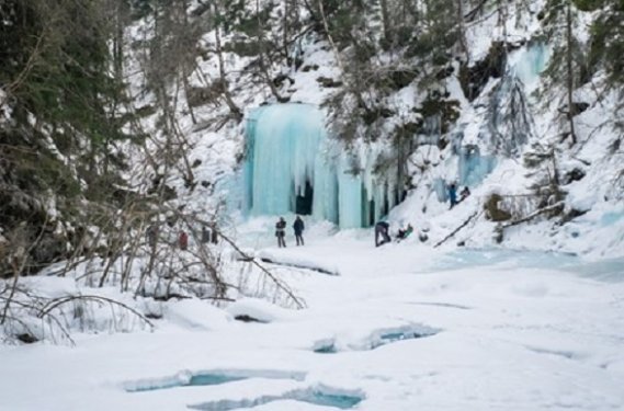 iskjorkja ijs kerk buiten iskjorkja ijs kerk buiten